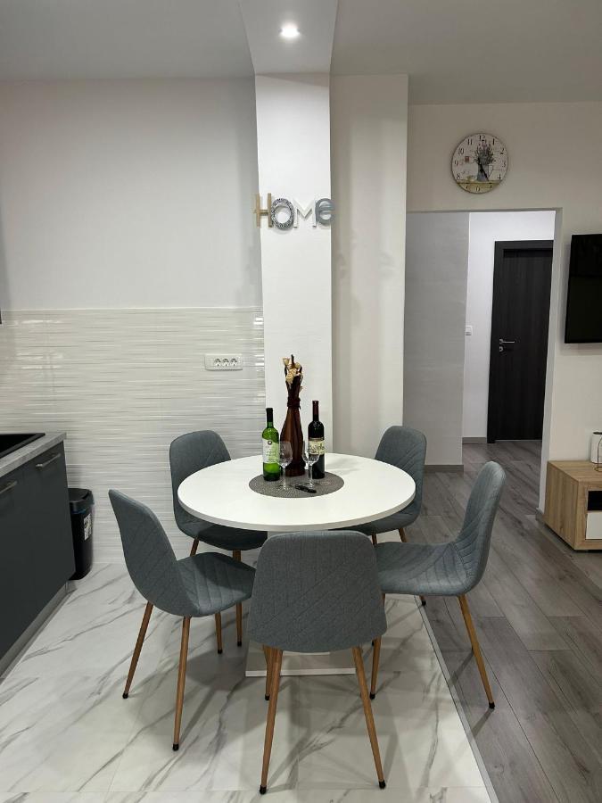 Apartment Marko With A Beautiful View Of The Sea Kaštel Sućurac Eksteriør bilde